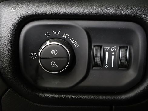 Used 2019 RAM 1500 Big Horn AWD/4WD image 38