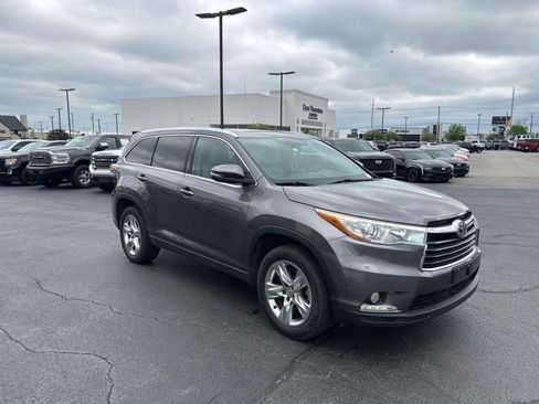 Used 2015 Toyota Highlander Limited Platinum FWD image 4