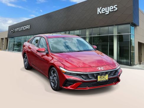 Certified 2025 Hyundai Elantra SEL FWD image 3