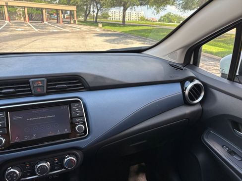 Used 2025 Nissan Versa SV FWD image 30
