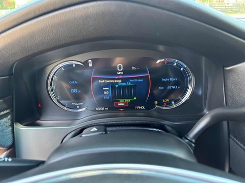 Used 2020 Cadillac Escalade Luxury AWD/4WD image 16
