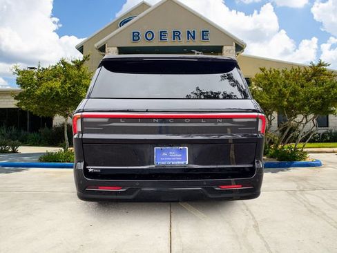 Used 2025 Lincoln Navigator L Reserve AWD/4WD image 4