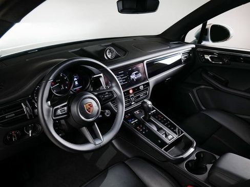 Certified 2026 Porsche Macan AWD/4WD image 21