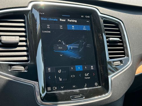 Certified 2025 Volvo XC90 B6 Plus image 12