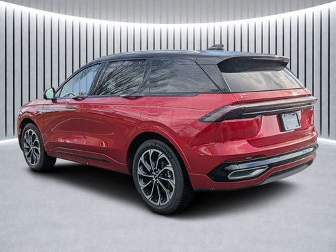 Used 2025 Lincoln Nautilus Reserve AWD/4WD image 7