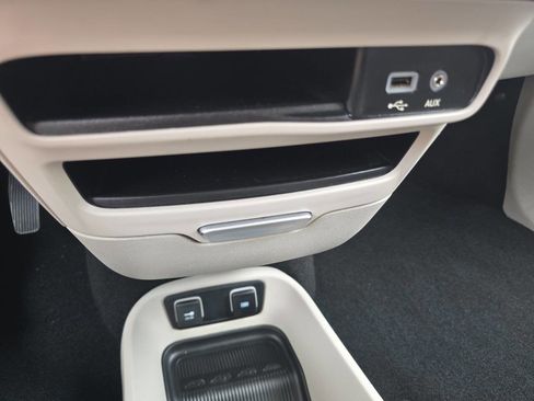 Used 2017 Chrysler Pacifica Touring-L FWD image 17