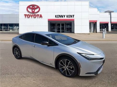 Used 2024 Toyota Prius XLE image 1