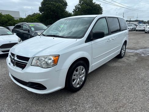 Used 2017 Dodge Grand Caravan SE w/ UConnect Hands-Free Group FWD image 3