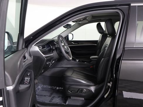 Used 2023 Jeep Grand Cherokee Limited AWD/4WD image 31