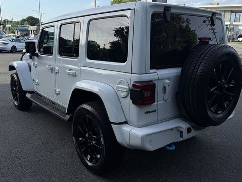 Used 2021 Jeep Wrangler Unlimited Sahara AWD/4WD image 13