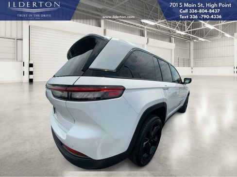 Used 2022 Jeep Grand Cherokee Altitude image 6