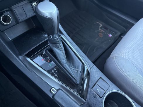 Used 2015 Toyota Corolla LE image 21