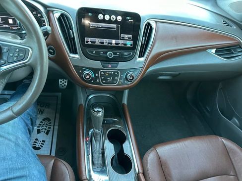 Used 2017 Chevrolet Malibu Premier FWD image 16