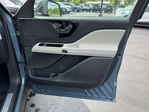New 2026 Lincoln Aviator AWD image 28
