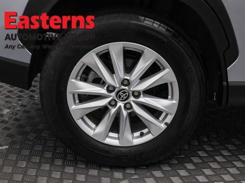 Used 2024 Toyota Corolla Cross LE FWD image 30