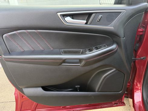 Used 2023 Ford Edge ST-Line w/ Class II Trailer Tow Package image 10