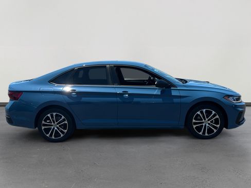 Used 2025 Volkswagen Jetta Sport FWD image 6