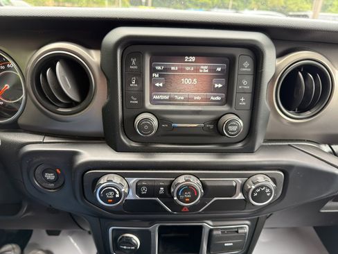 Used 2019 Jeep Wrangler Unlimited Sport AWD/4WD image 15