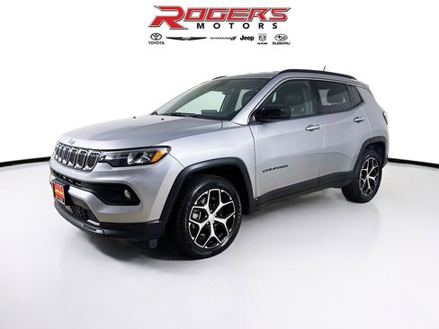 Certified 2024 Jeep Compass Latitude image 3