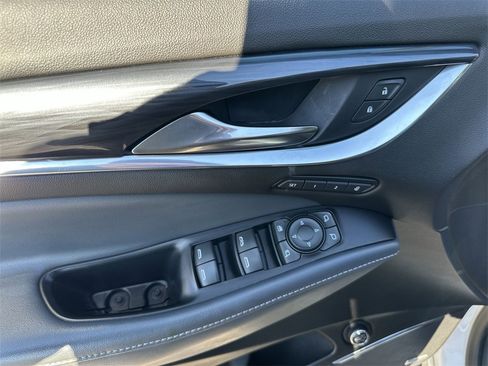 Used 2022 Buick Enclave Premium image 13