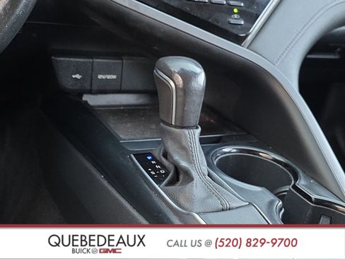 Used 2020 Toyota Camry SE w/ Convenience Package FWD image 18
