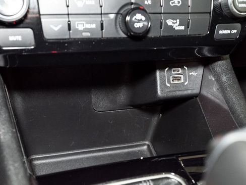 Used 2024 Jeep Compass Latitude AWD/4WD image 18