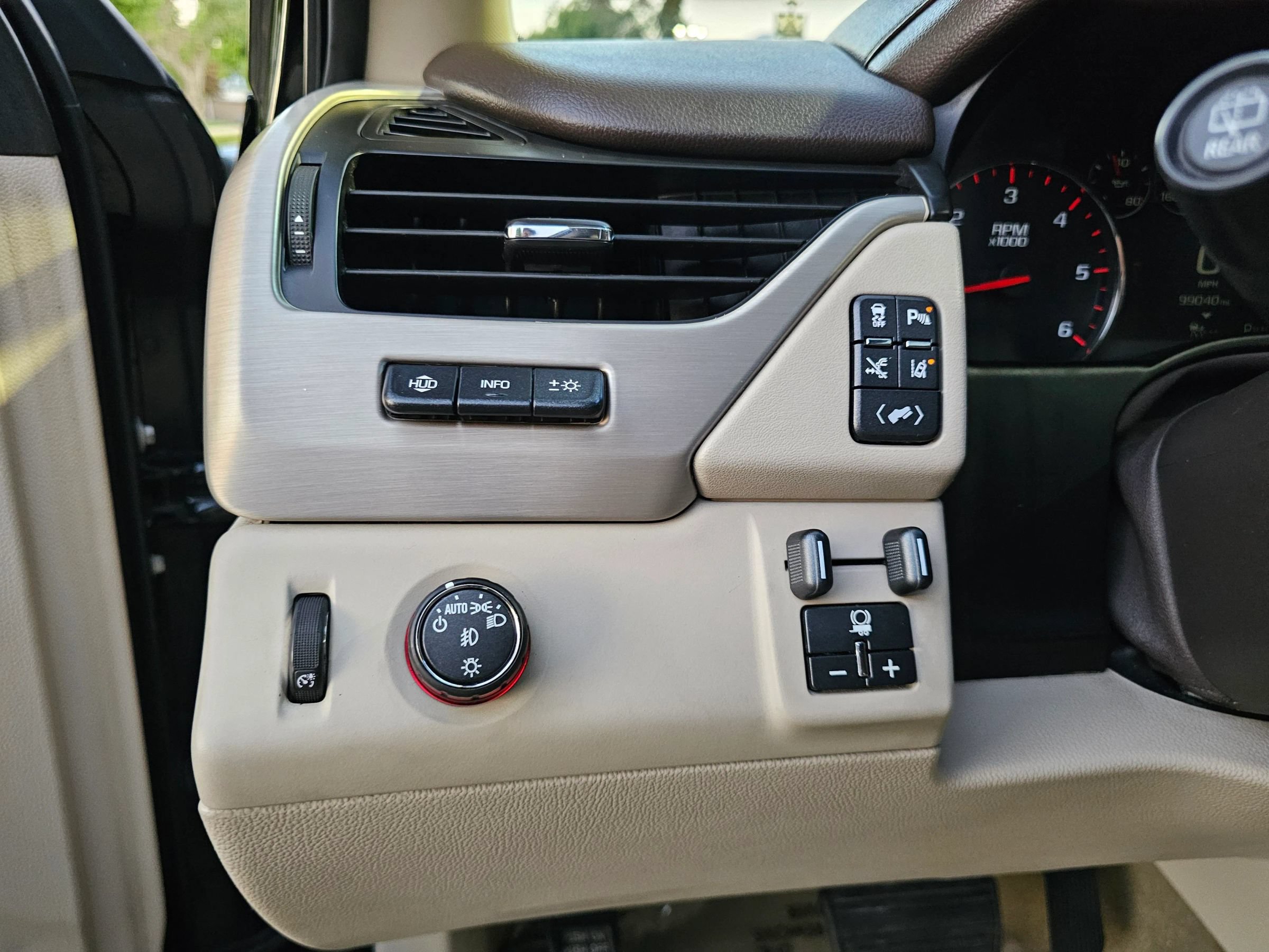 Used 2015 GMC Yukon Denali w/ Premium Package RWD image 19