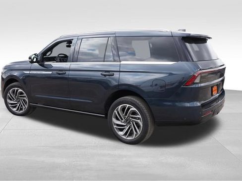 Used 2025 Lincoln Navigator Reserve AWD/4WD image 8