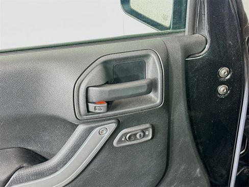 Used 2017 Jeep Wrangler Unlimited Sahara w/ Connectivity Group image 15