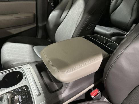 New 2026 Kia Carnival EX FWD image 22