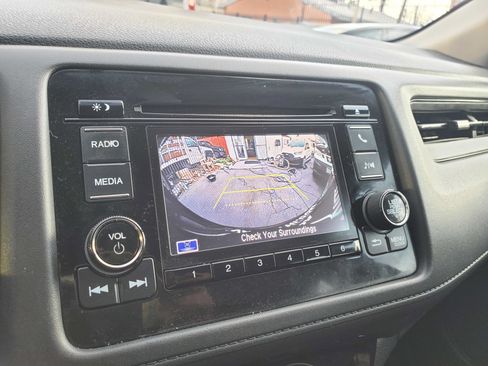 Used 2019 Honda HR-V LX image 16