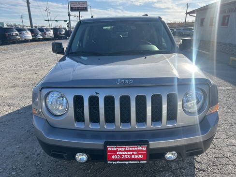 Used 2017 Jeep Patriot Sport w/ Tire & Wheel Group image 8