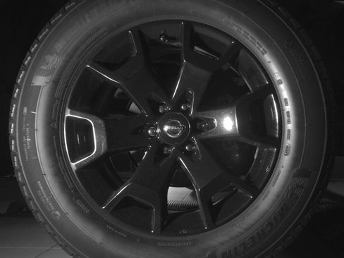 Used 2020 Nissan Frontier SV w/ Midnight Edition Floor Mats RWD image 15