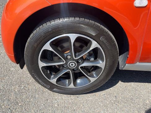 Used 2016 smart fortwo passion RWD image 10