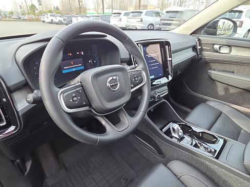 Certified 2025 Volvo XC40 B5 Plus w/ Climate Package image 7