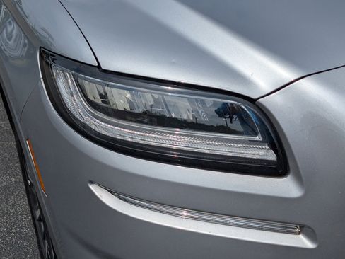 Used 2022 Lincoln Nautilus Reserve image 5