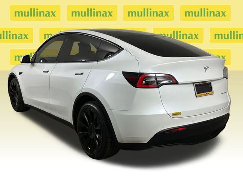 Used 2021 Tesla Model Y Long Range image 9
