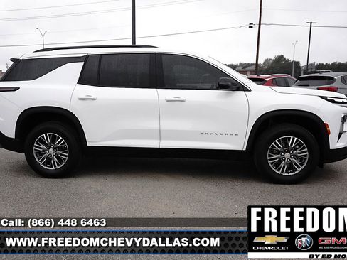 New 2026 Chevrolet Traverse LT w/ LPO, Floor Liner Package image 8