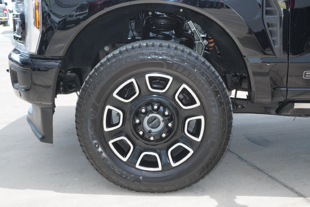 Used 2025 Ford F250 Platinum w/ FX4 Off-Road Package AWD/4WD image 10
