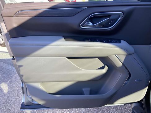 Used 2024 Chevrolet Tahoe Z71 w/ Luxury Package image 14