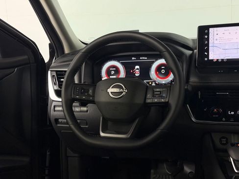 Used 2025 Nissan Rogue SL w/ Tech Package FWD image 13