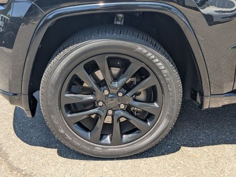 Used 2021 Jeep Grand Cherokee Laredo X AWD/4WD image 24
