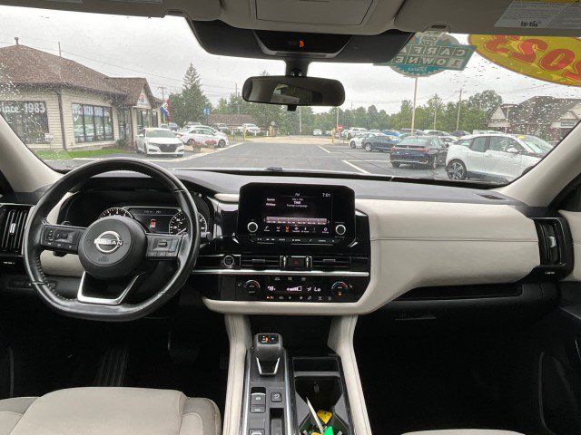 Used 2023 Nissan Pathfinder SV FWD image 12