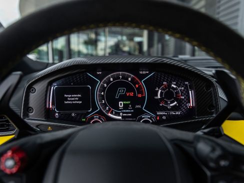 Used 2025 Lamborghini Revuelto AWD/4WD image 34
