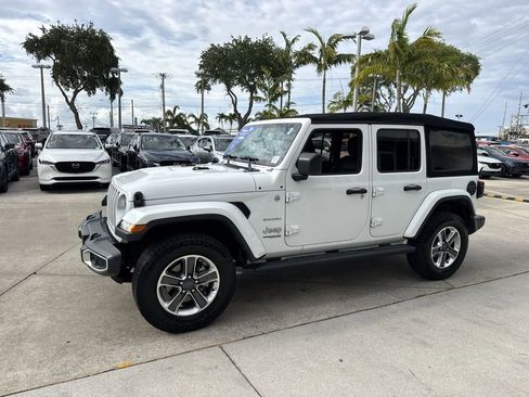Used 2019 Jeep Wrangler Unlimited Sahara w/ Dual Top Group AWD/4WD image 10