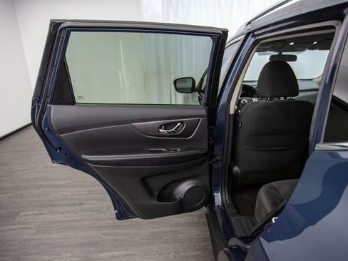 Used 2016 Nissan Rogue SV image 22