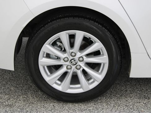 Used 2025 Toyota Corolla XLE FWD image 6