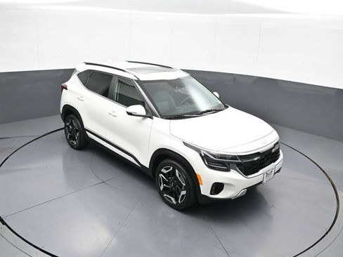 Certified 2024 Kia Seltos SX w/ SX Sunroof Package AWD/4WD image 37