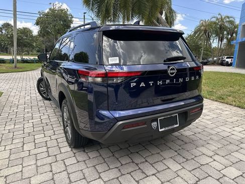 Used 2025 Nissan Pathfinder SV FWD image 12