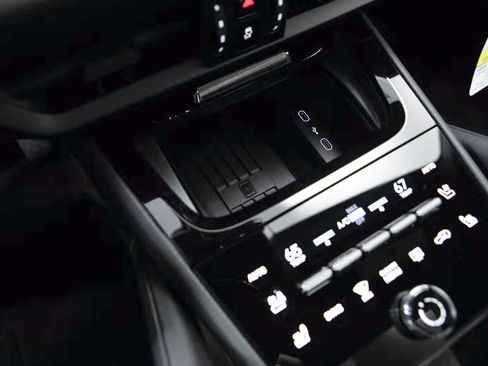 Certified 2026 Porsche Cayenne AWD/4WD image 30